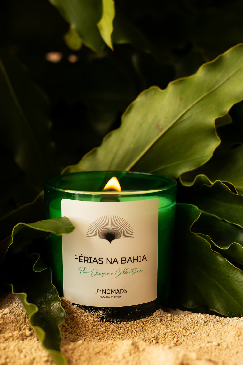 Luxury plant-based scented candles BYNOMADS – Ferias na Bahia - Brazil - The Origins Collection – sustainable wooden wick. UAE, Saudi Arabia, Qatar, Kuwait, Bahrain.