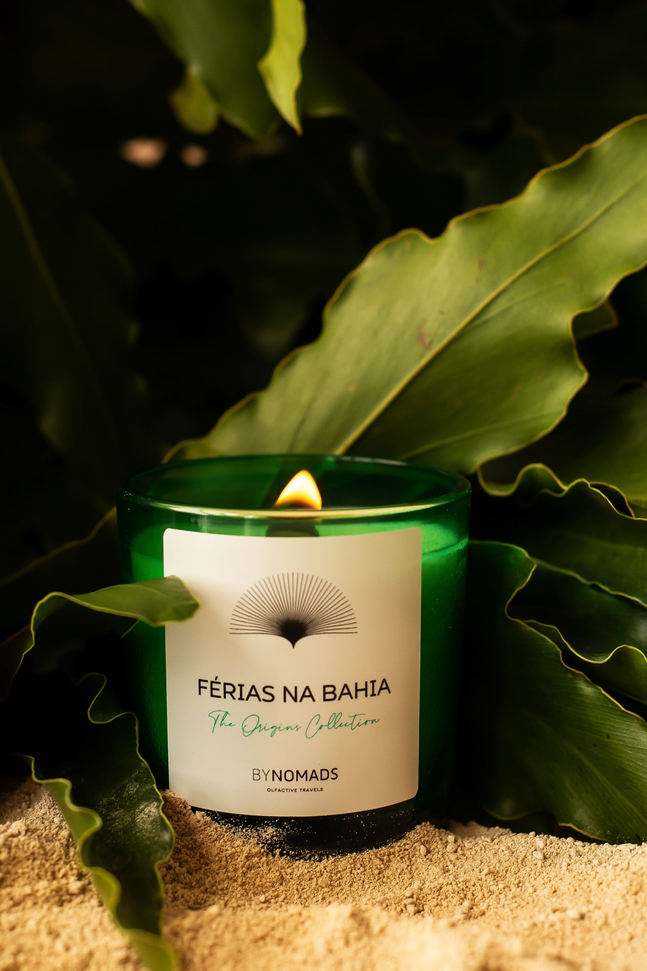 Luxury plant-based scented candles BYNOMADS – Ferias na Bahia - Brazil - The Origins Collection – sustainable wooden wick. UAE, Saudi Arabia, Qatar, Kuwait, Bahrain.