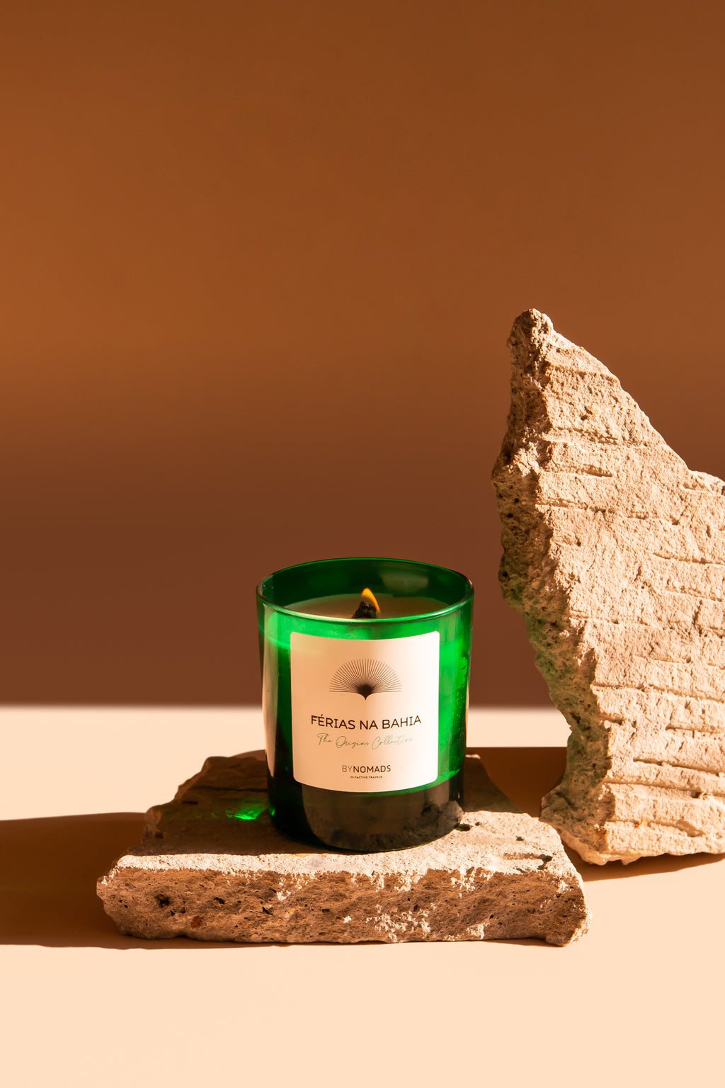 Luxury plant-based scented candles BYNOMADS – Ferias na Bahia - Brazil - The Origins Collection – sustainable wooden wick. UAE, Saudi Arabia, Qatar, Kuwait, Bahrain.