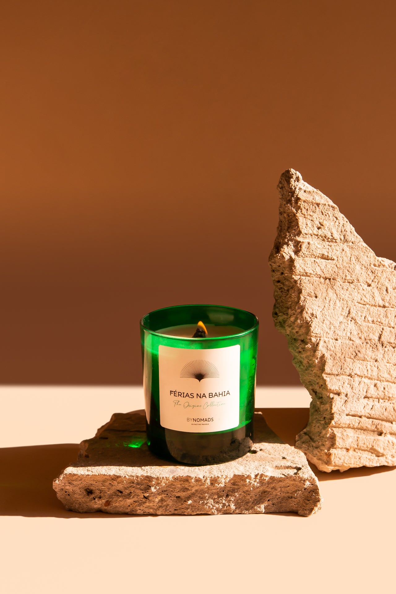 Luxury plant-based scented candles BYNOMADS – Ferias na Bahia - Brazil - The Origins Collection – sustainable wooden wick. UAE, Saudi Arabia, Qatar, Kuwait, Bahrain.